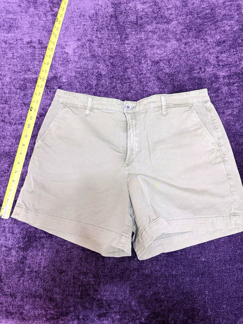 AG Adriano Goldschmied Caden Short Women’s 32R Green Chino Twill 3"